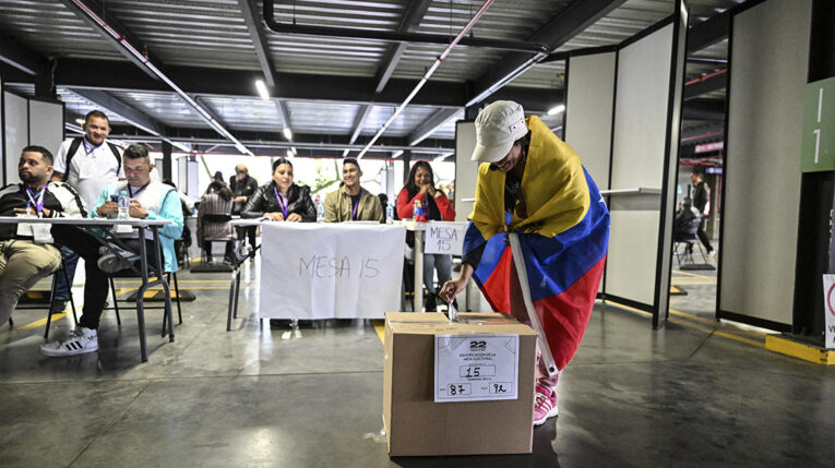 Oposición en Venezuela votó para escoger al rival del socialista Nicolás Maduro, en primarias