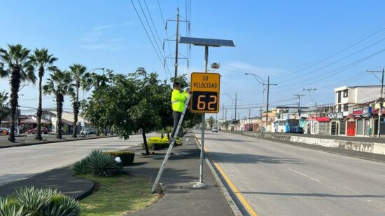 Imagen referencial de calibración de un radar en la avenida Francisco de Orellana, al norte de Guayaquil. 