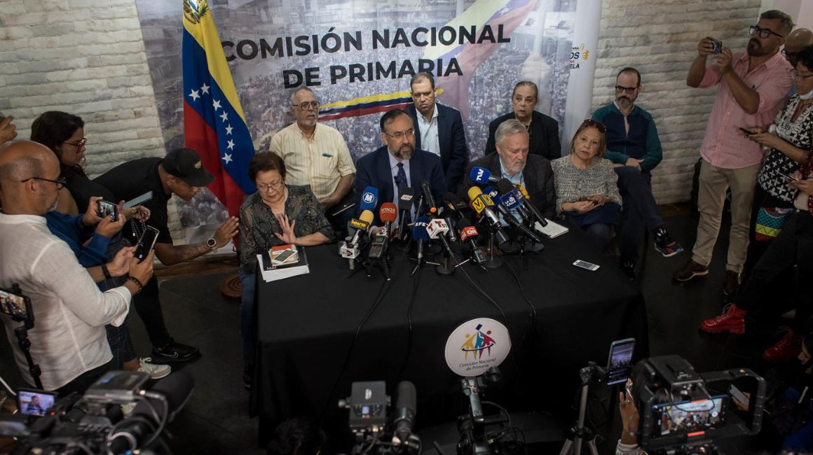 Los miembros de la Comisión Nacional de Primarias de Venezuela en una rueda de prensa en octubre de 2023.
