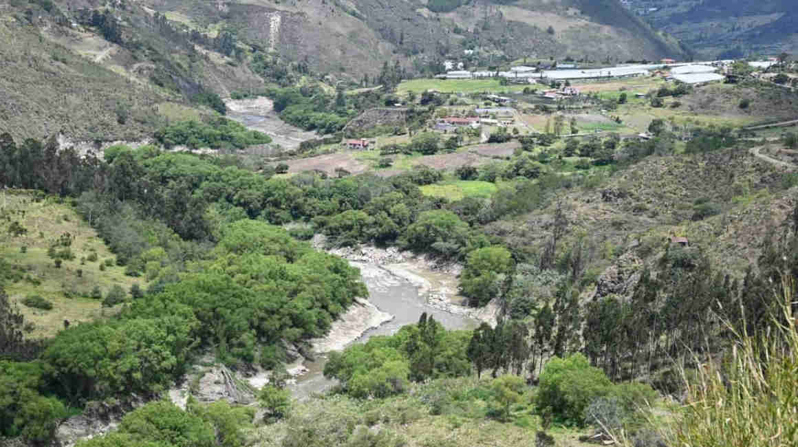 Caudal del río Paute, visto desde la vía Paute-Guachapala-El Pan.