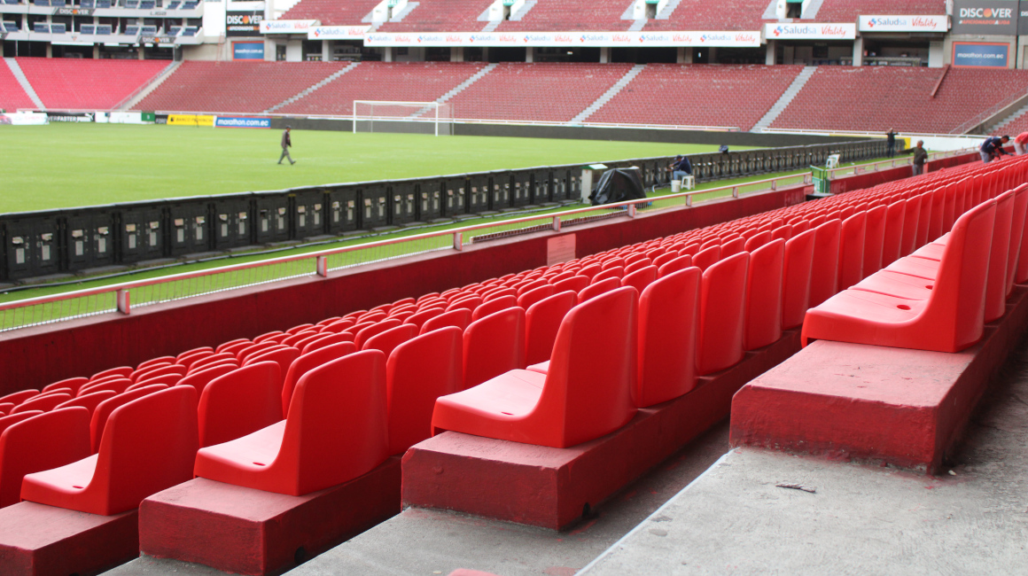 Así luce el estadio Rodrigo Paz tras la instalación de butacas en la tribuna oriental.