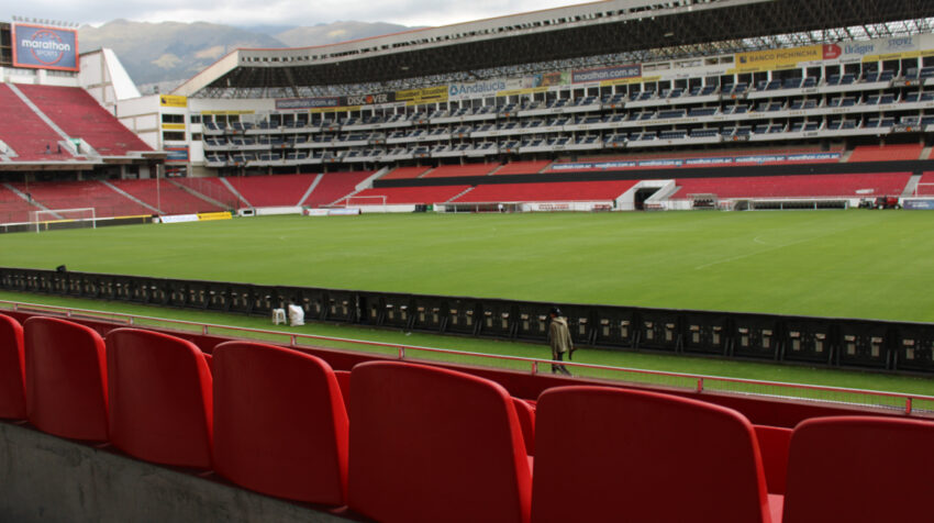 Vista panorámica del estadio Rodrigo Paz Delgado.