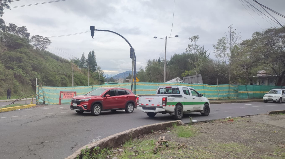Un semáforo apagado en el sector de Conocoto, el 27 de octubre de 2023.