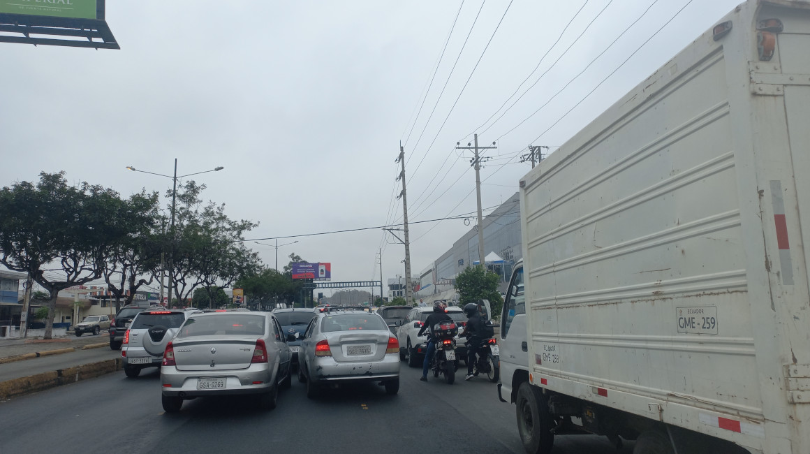 Apagones en Guayaquil: caos vehicular en la ciudad