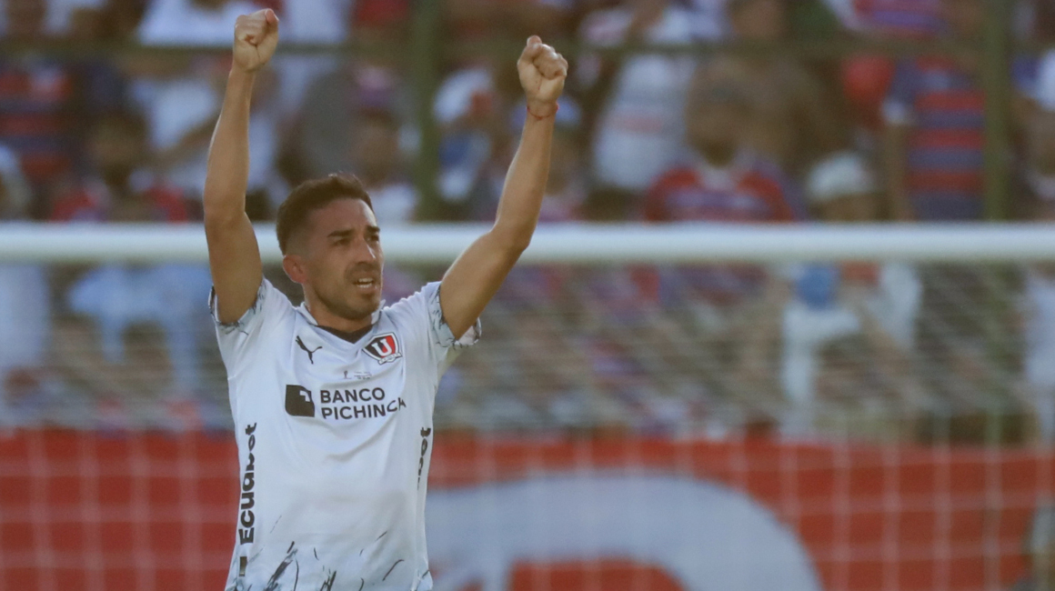 Lisandro Alzugaray, festejando su gol en la final de la Copa Sudamericana, el sábado 28 de octubre de 2023.