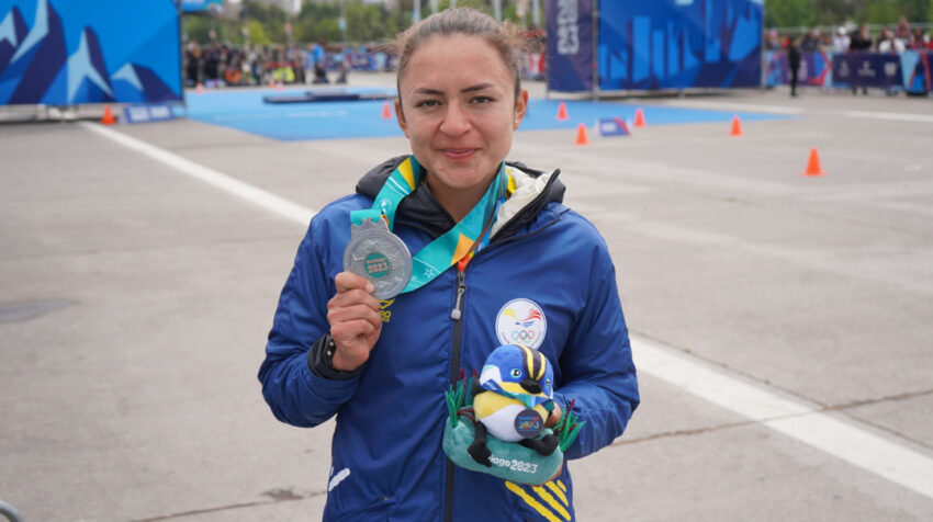 Glenda Morejón, con la medalla de plata en los Juegos Panamericanos, el domingo 29 de octubre de 2023.
