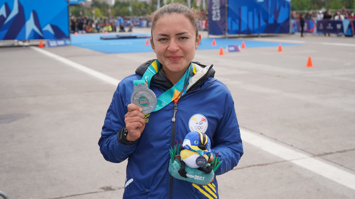 Glenda Morejón con la medalla de plata en los Juegos Panamericanos el domingo 29 de octubre de 2023.