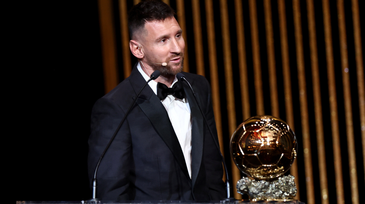 Lionel Messi recibe su octavo Balón de Oro, el 30 de octubre de 2023.