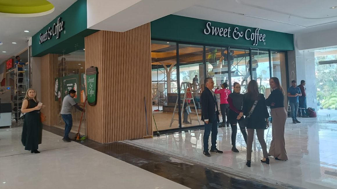 Local de Sweet and Coffee en el Mall del Río, en Cuenca.