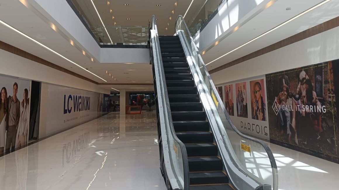 Tiendas que se encuentran en la primera planta de la nueva área comercial del Mall del Río, el 31 de octubre de 2023.