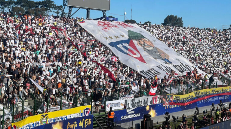 Alrededor de 6.000 hinchas llegaron hasta Punta del Este para apoyar a Liga de Quito en la final de la Copa Sudamericana ante Fortaleza, el 28 de octubre de 2023.
