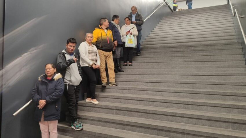 Los primeros pasajeros del metro de Quito, en el primer día de la operación comercial, el 1 de diciembre de 2023.