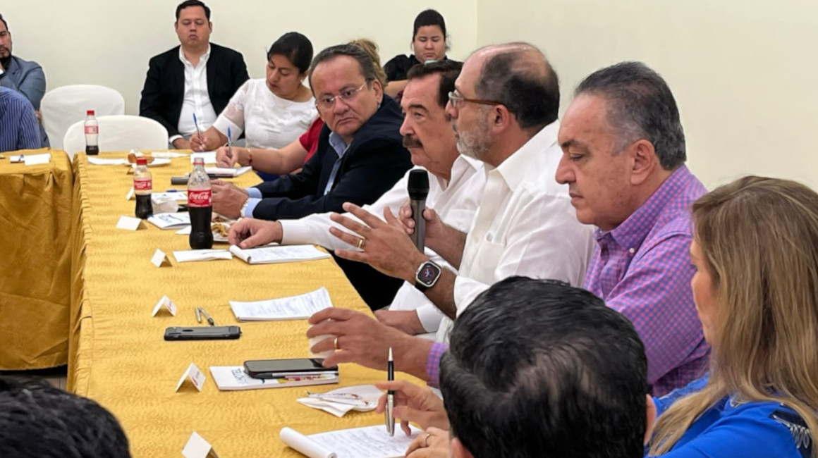 La directiva del Partido Social Cristiano (PSC) se reunió con el bloque legislativo el 31 de octubre de 2023 en Guayaquil.