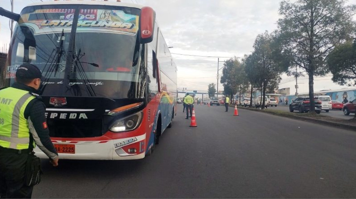 Quito alista más de 1.100 agentes para controlar vías durante el feriado