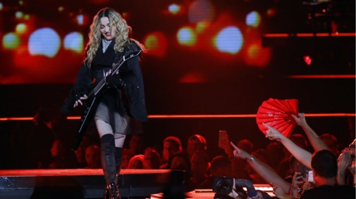 Madonna en una presentación del Celebration Tour.