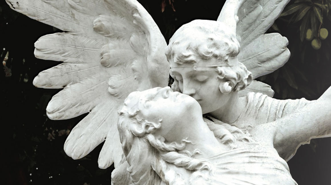 El beso del ángel, escultura del Cementerio Patrimonial de Guayaquil.