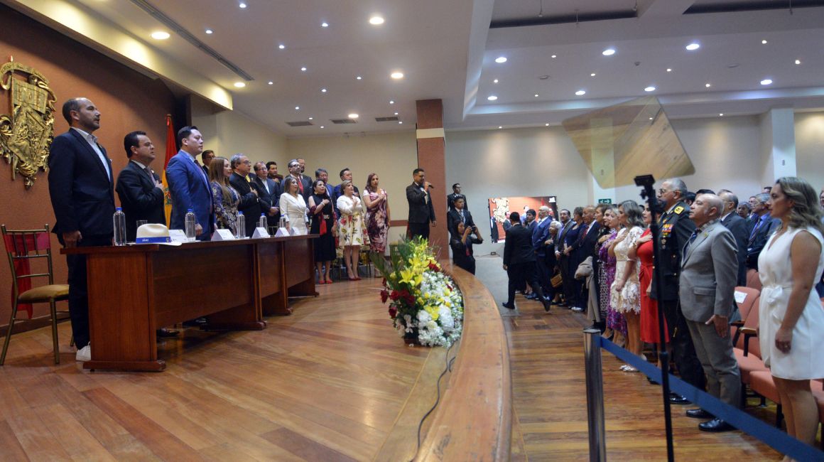 Autoridades locales y nacionales asistieron a la sesión solemne por la independencia de Cuenca, el 3 de noviembre de 2023.