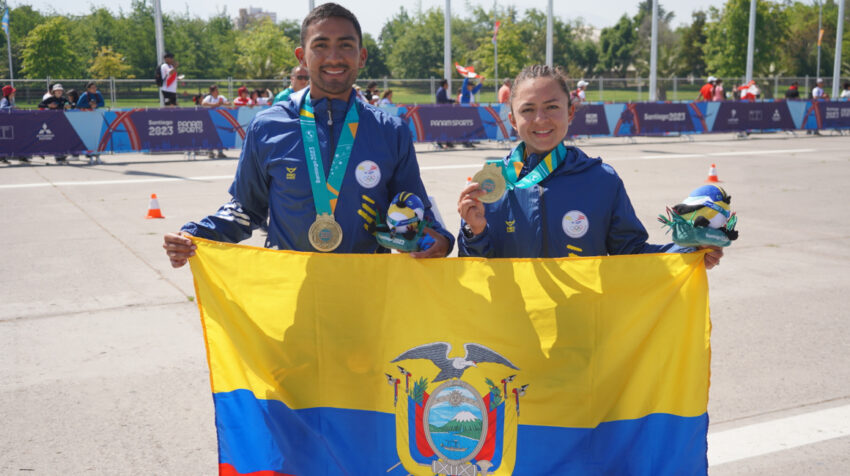 Daniel Pintado y Glenda Morejón celebran la medalla de oro en los Juegos Panamericanos, el 4 de noviembre de 2023. 
