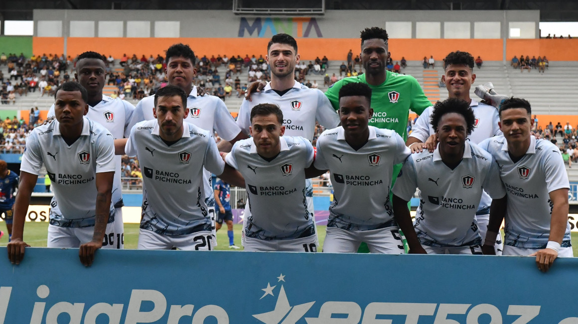 Los jugadores de Liga de Quito posan previo al encuentro por la Fecha 9 de la LigaPro, ante Delfín.