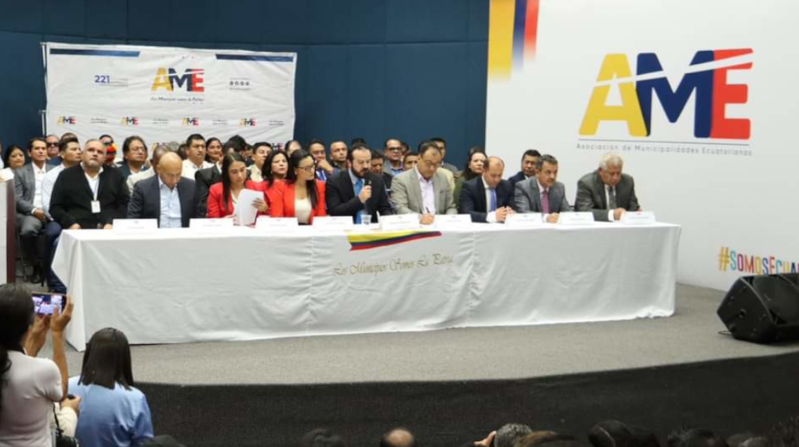 Rueda de prensa de la Asociación de Municipalidades Ecuatorianas, el 6 de noviembre de 2023, en Quito.