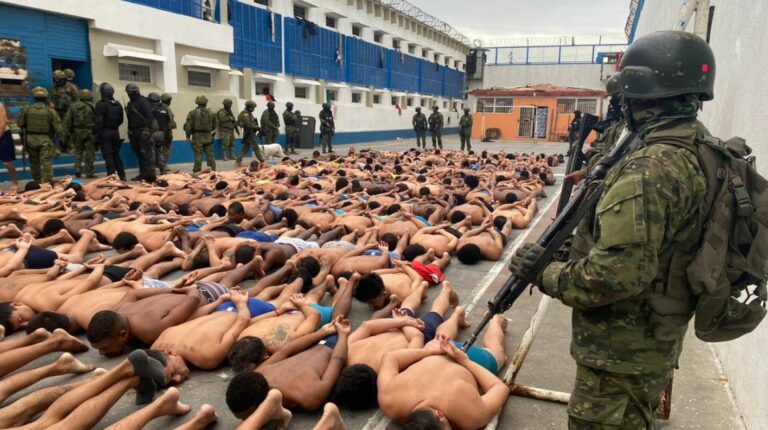 Militares en un operativo en la Penitenciaría del Litoral, el 9 de noviembre de 2023.