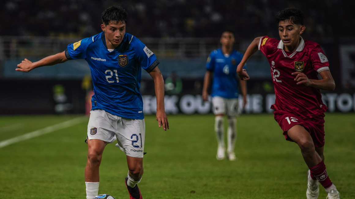 Santiago Sánchez, de Ecuador, durante el partido ante Indonesia por el Mundial Sub 17, el 10 de noviembre de 2023.