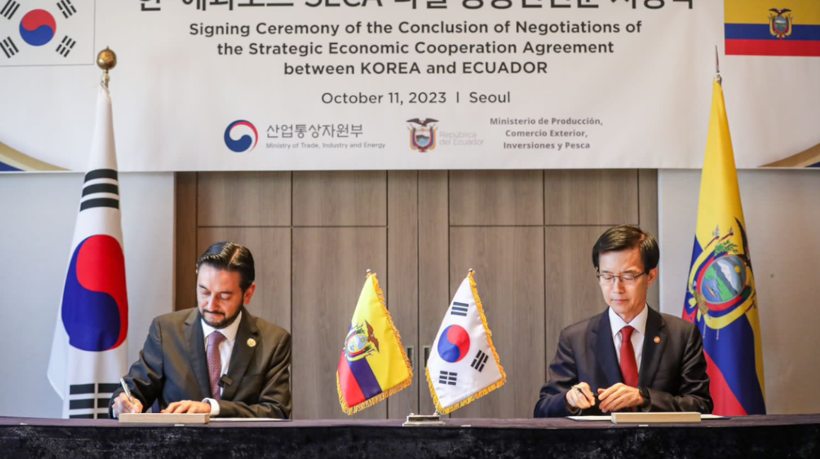 Prefirma del Acuerdo Estratégico de Cooperación Económica, entre Ecuador y Corea del Sur, el 10 de octubre de 2023, en Corea del Sur.