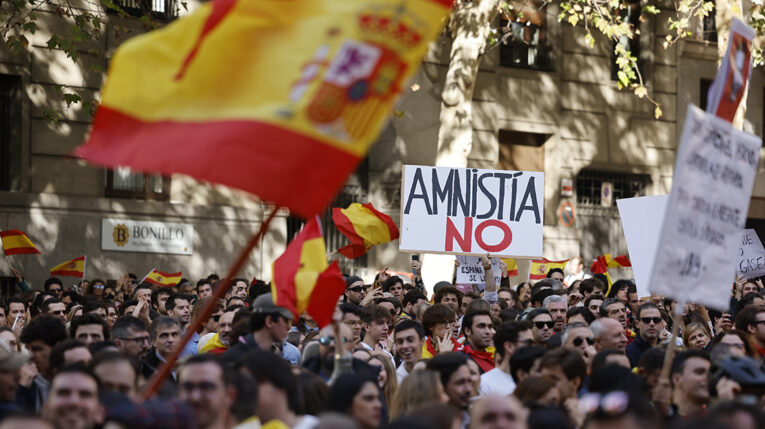 Protestas en España protestan por amnistía a los independentistas catalanes