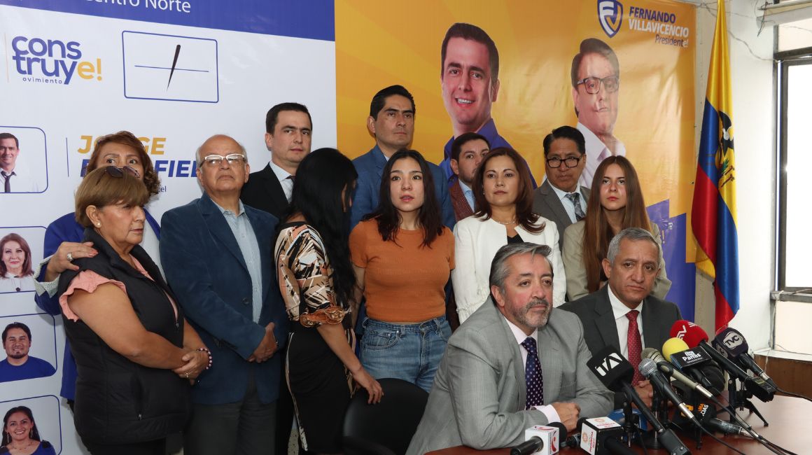 Patricio Carrillo y otros asambleístas electos por el movimiento Construye en una rueda de prensa, el 20 de septiembre de 2023.