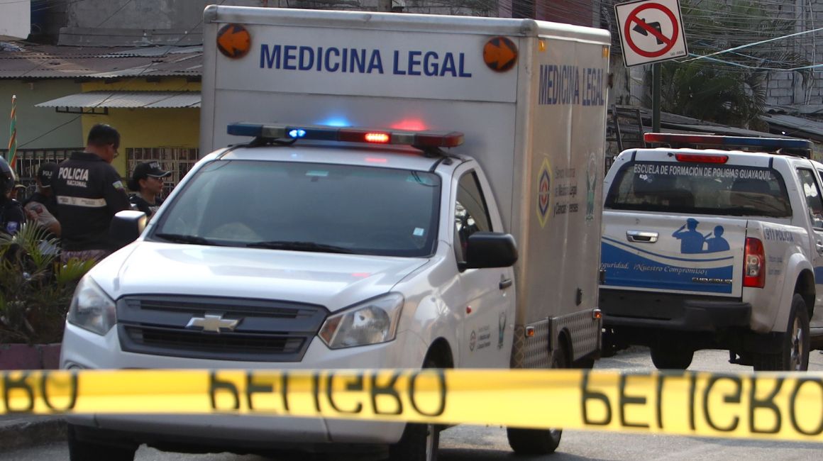 Imagen referencial. Una ambulancia de Medicina Legal, en Guayas.