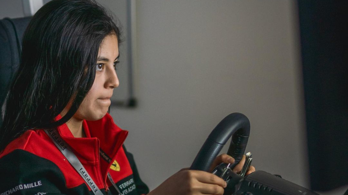 La piloto ecuatoriana Doménika Arellano, en su primer día en la academia de Ferrari, el 14 de noviembre de 2023.