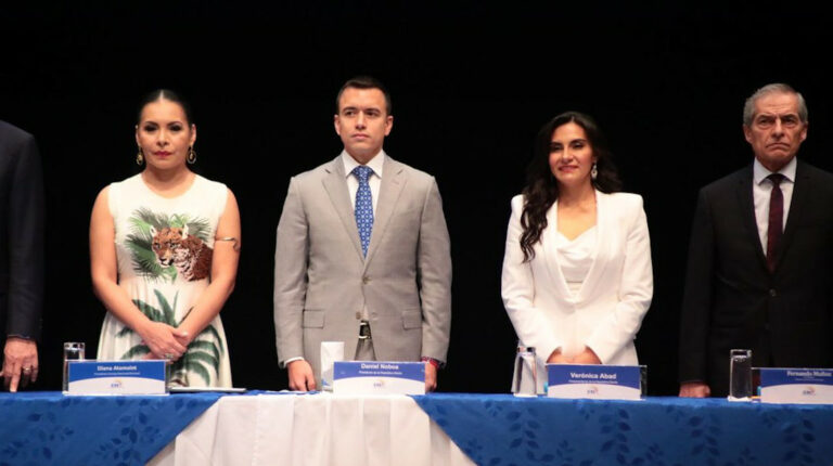 El presidente, Daniel Noboa, y la vicepresidenta, Verónica Abad, durante la entrega de credenciales, el 15 de noviembre de 2023.