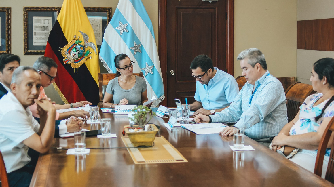 Marcela Aguiñaga, prefecta de Guayas, en una reunión el 14 de noviembre de 2023.