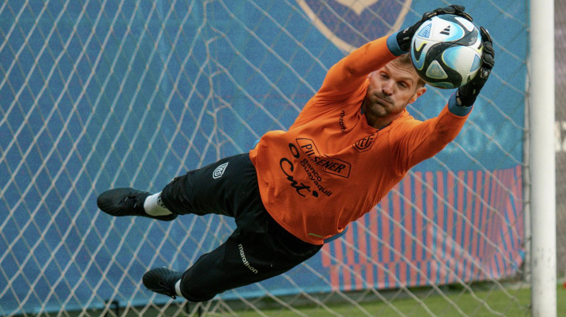 Javier Burrai, entrenando con la selección de Ecuador, el 14 de noviembre de 2023.