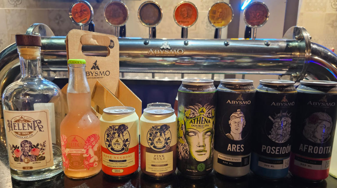 Todos los productos de Abysmo. Hay una línea de bebidas sin alcohol. 