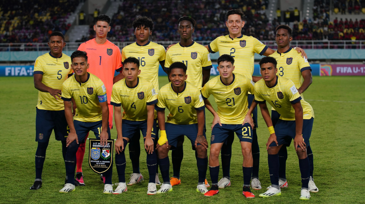 Los seleccionados de Ecuador antes del partido ante Panamá, por la Fecha 3, del Mundial Sub 17, el 16 de noviembre de 2023.