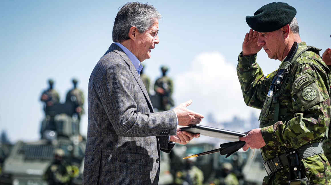Guillermo Lasso entregó 15 vehículos a las Fuerzas Armadas, 17 de noviembre de 2023.