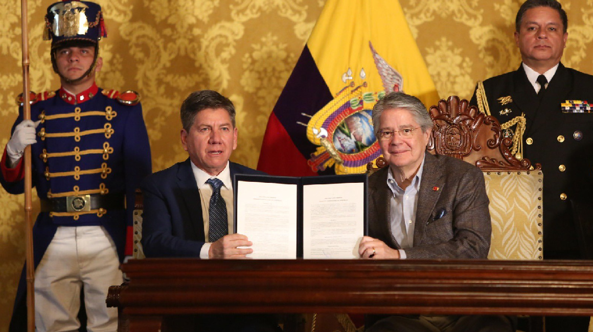El prefecto Jhonny Terán y el presidente Guillermo Lasso el 17 de noviembre de 2023.