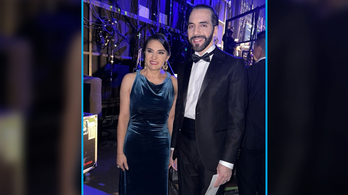 Verónica Abad, vicepresidenta electa de Ecuador, junto al presidente de El Salvador, el 18 de noviembre de 2023 durante el evento de Miss Universo.
