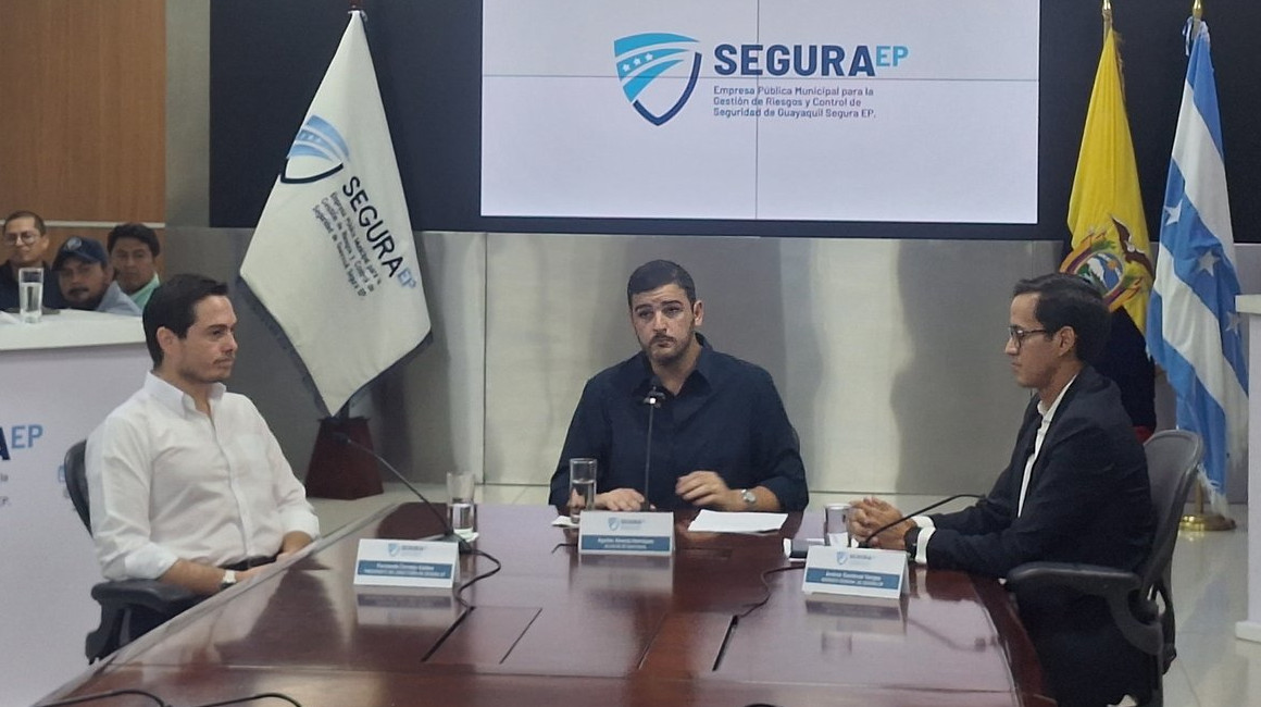El alcalde de Guayaquil, Aquiles Alvarez, etuvo presente en el inicio del proceso de selección para 700 agentes metropolitanos, el 20 de noviembre de 2023.