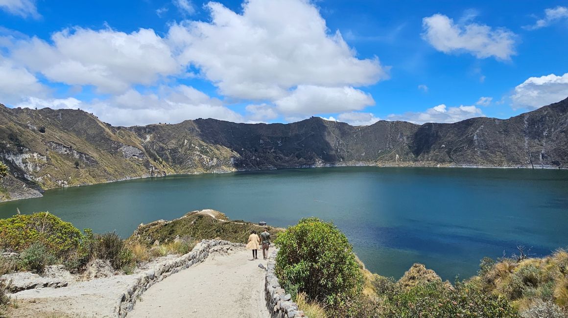 Laguna del Quilotoa, de origen volcánico, es uno de los tantos atractivos naturales de Ecuador.