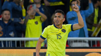 Ángel Mena, de  Ecuador, festeja su gol ante Chile en la sexta fecha de las Eliminatorias al Mundial 2026, el 21 de noviembre de 2023.