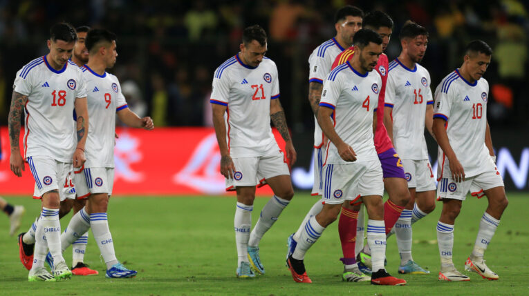 Los jugadores de Chile se lamentan tras la derrota ante Ecuador por Eliminatorias, el 22 de noviembre de 2023.
