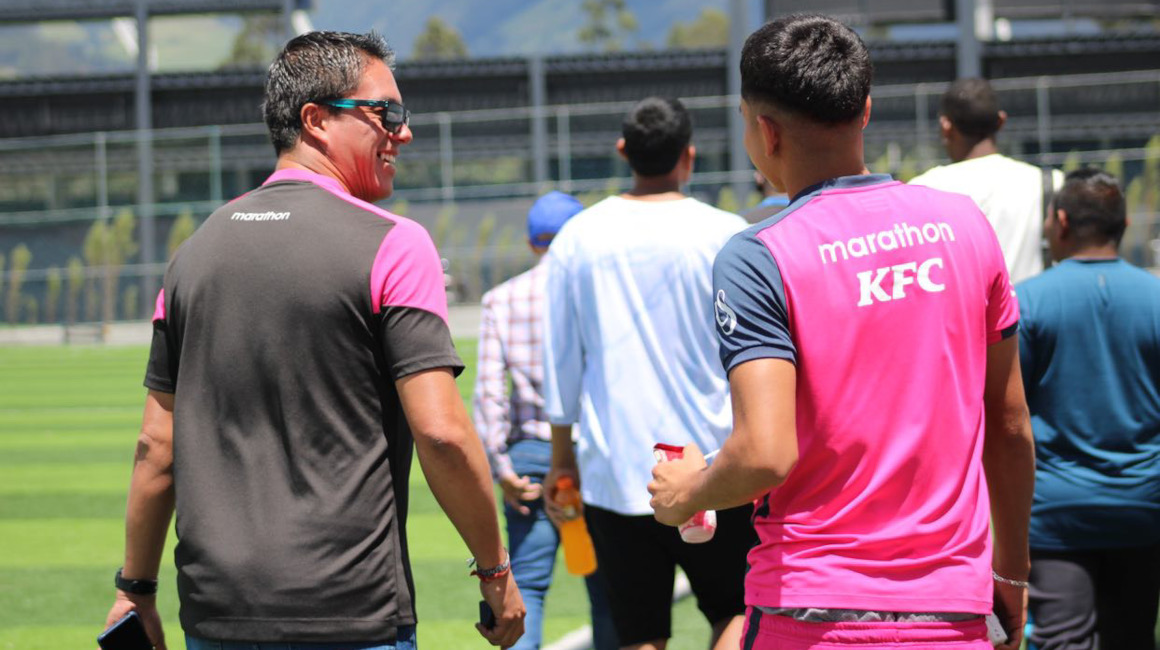 Roberto Arroyo y Kendry Páez en el Complejo de Independiente del Valle, sábado 6 de mayo de 2023.