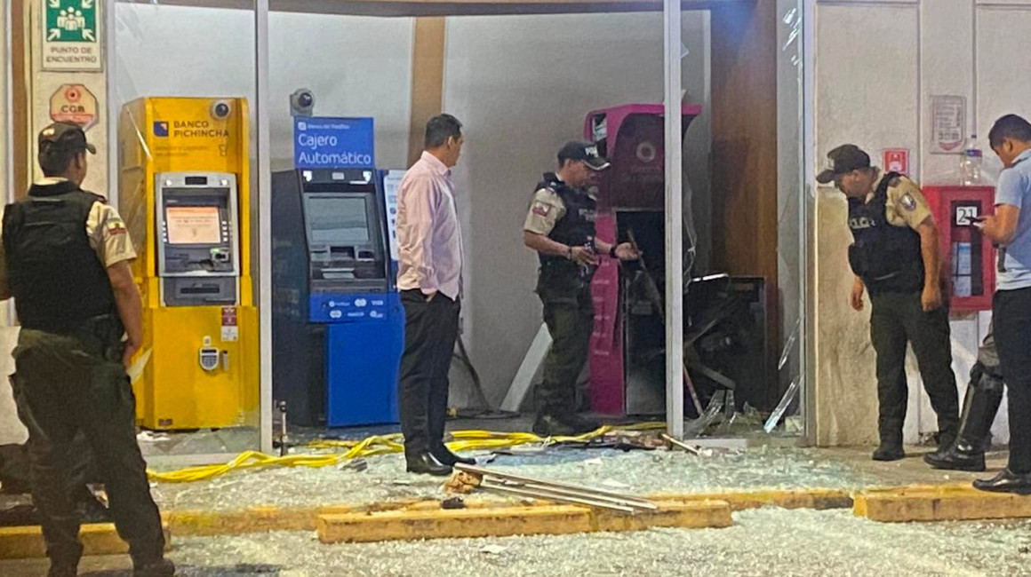 Sujetos asaltan un cajero automático en Guayaquil