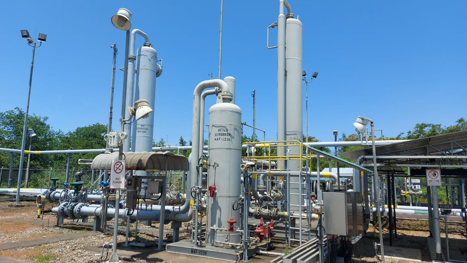 Planta Deshidratadora de Gas Natural, donde se procesa el gas producido en el Campo Amistad.