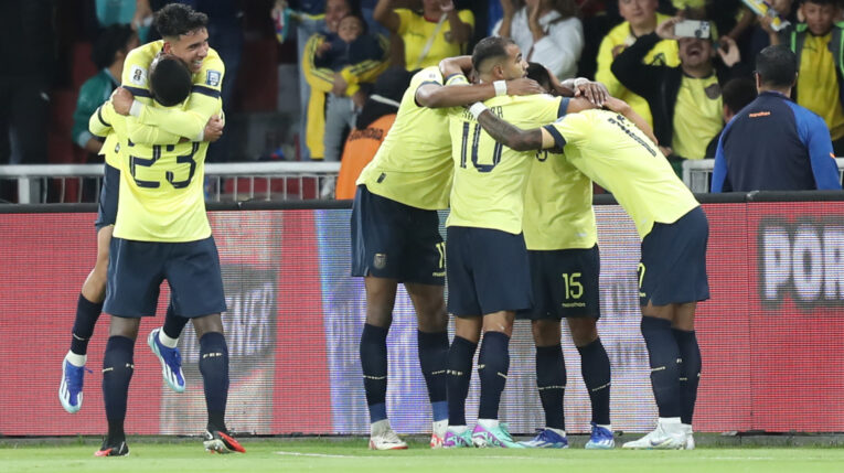 Jugadores de Ecuador celebran el gol ante Chile, por Eliminatorias, el pasado 21 de noviembre de 2023.
