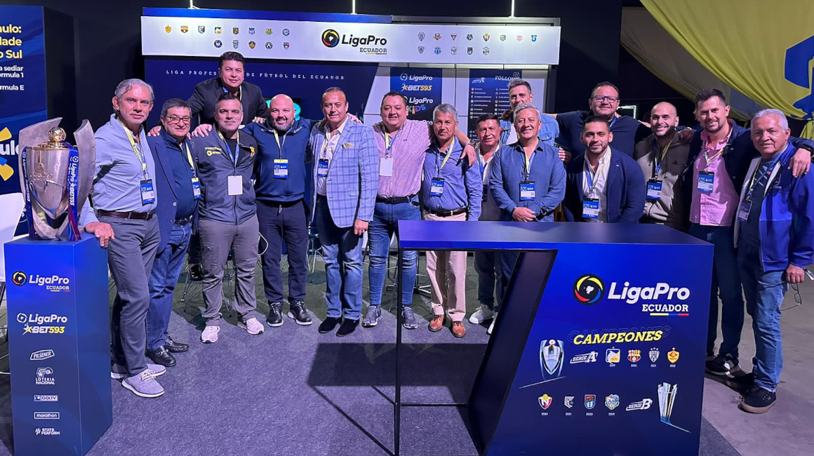 Los presidentes de los clubes de la LigaPro durante una reunión, el 25 de abril de 2023.