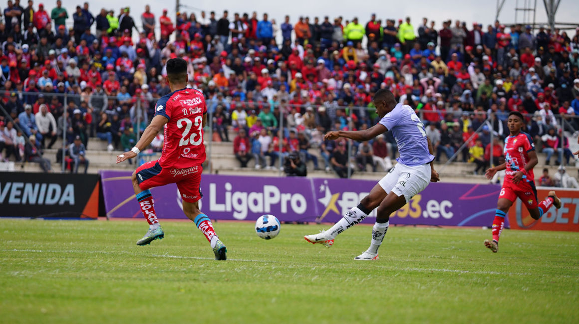 El Nacional e Independiente del Valle se enfrentaron el 2 de diciembre de 2023 en La Cocha de Latacunga.