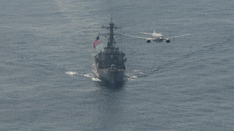 Buque de Estados Unidos y otras dos embarcaciones fueron atacadas en el Mar Rojo